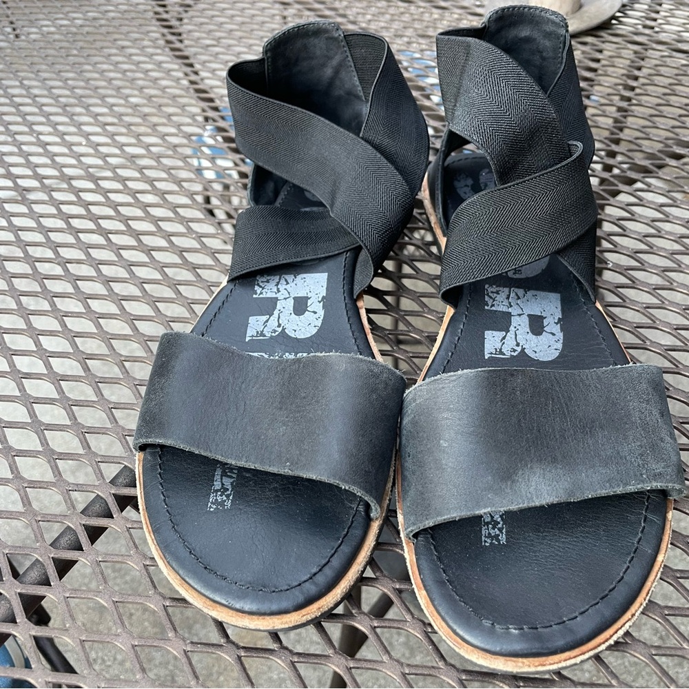 Flat Sorel Sandel ankle straps